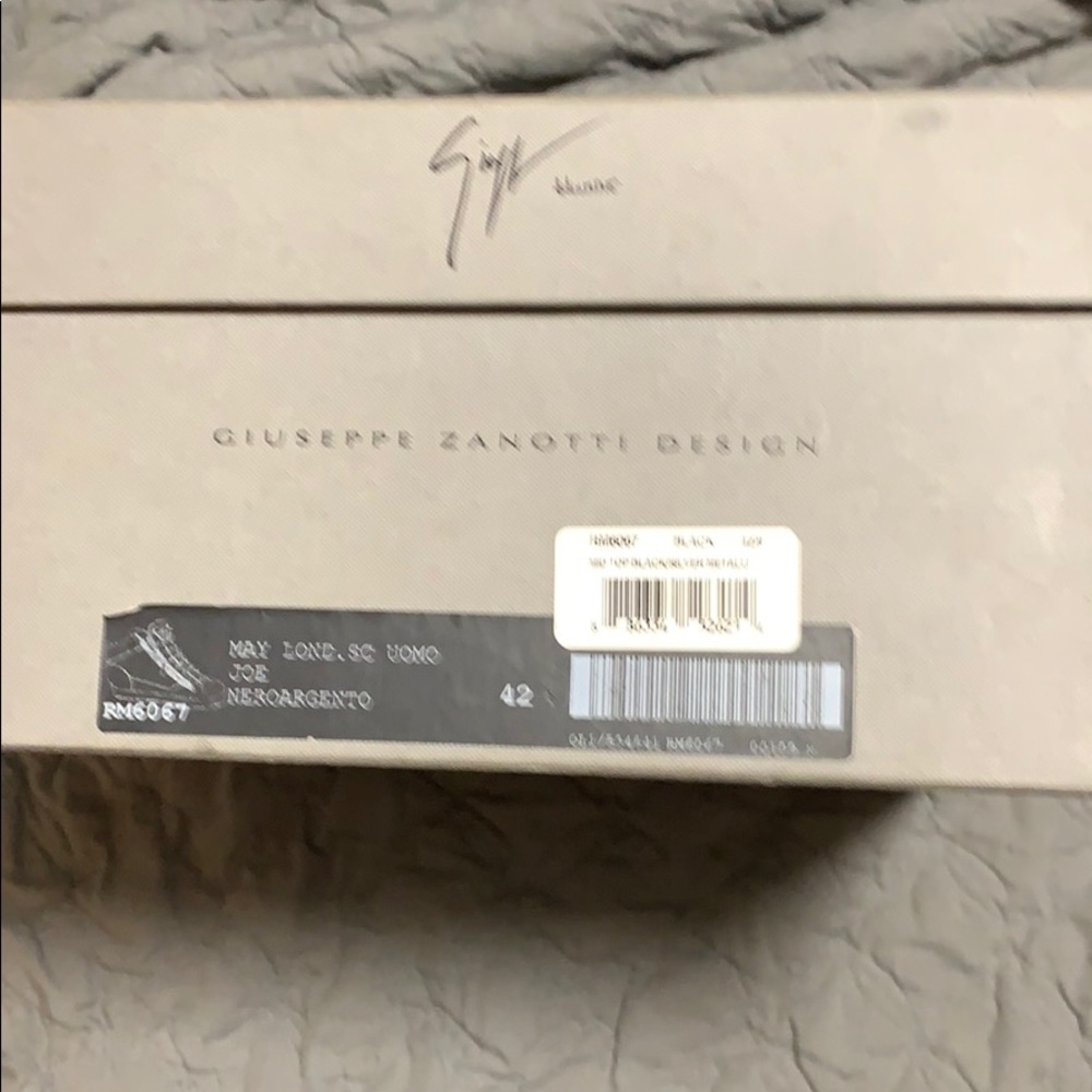 Shoes - Picture 5 of 6